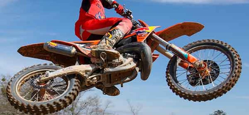 Video | One Minute of Kaven Benoit on a KTM 250 2-Stroke at Club MX